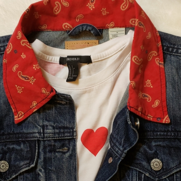 levi's jeans with red bandana